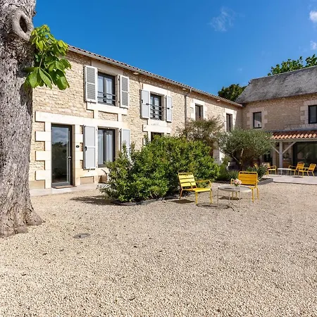 ベッド・アンド・ブレックファスト Au Logis De Bellefois - D'hotes 3*