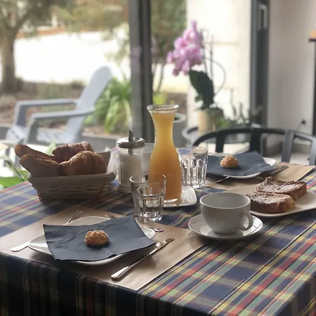 ベッド・アンド・ブレックファスト Au Logis De Bellefois - D'hotes Neuville-du-Poitou