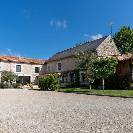 Bed & Breakfast Au Logis De Bellefois - D'hotes 3*