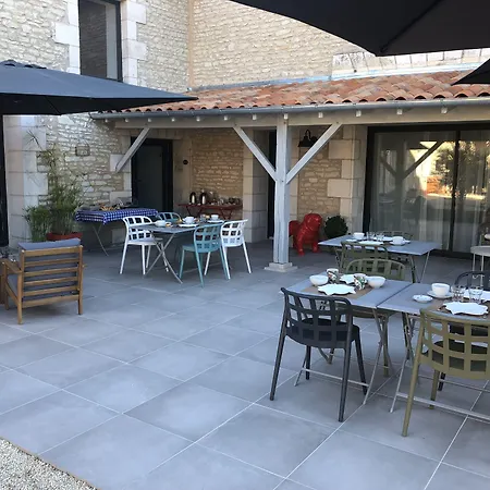 Au Logis De Bellefois - D'hotes Bed & Breakfast