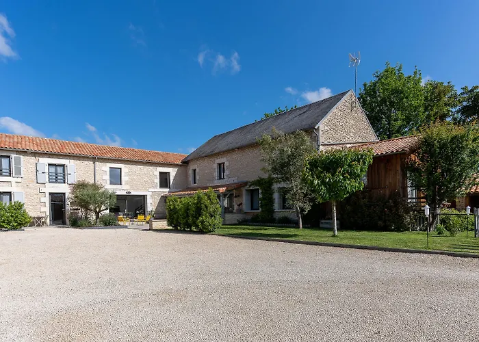 Bed & Breakfast Au Logis De Bellefois - D'hotes 3*